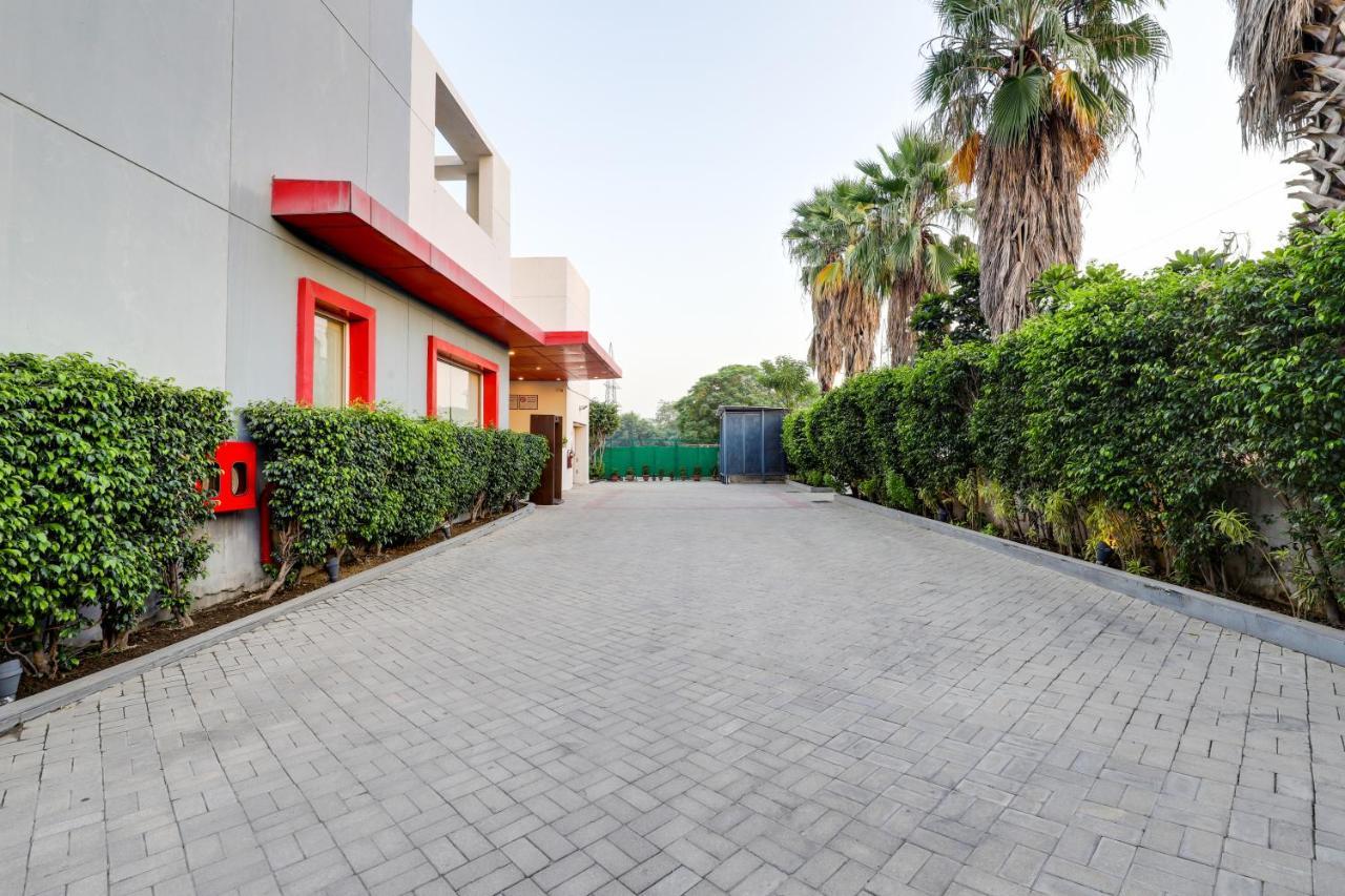 Red Fox By Lemon Tree Hotels, East Delhi Exterior photo