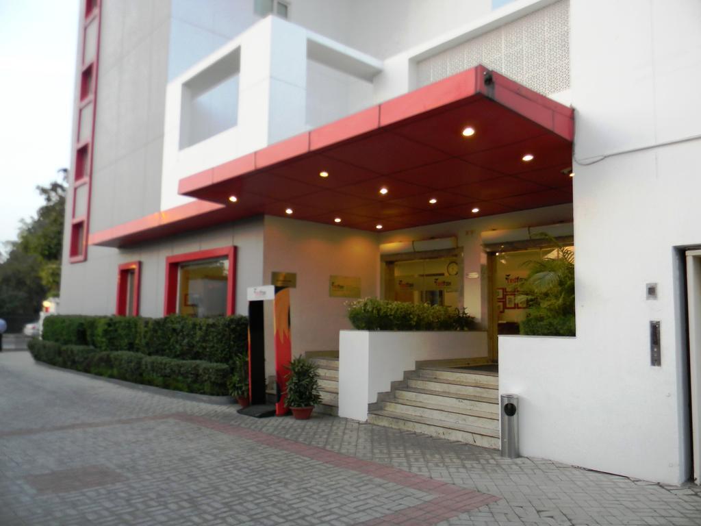 Red Fox By Lemon Tree Hotels, East Delhi Exterior photo