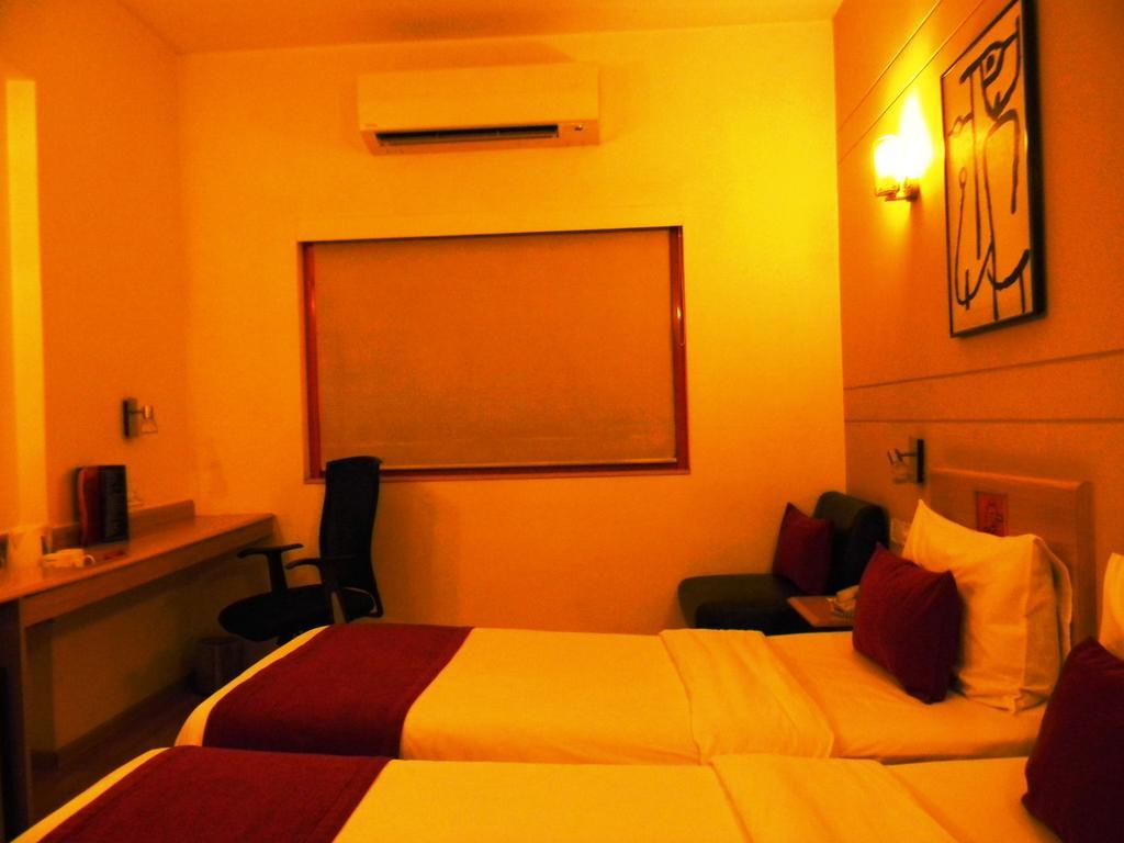 Red Fox By Lemon Tree Hotels, East Delhi Exterior photo