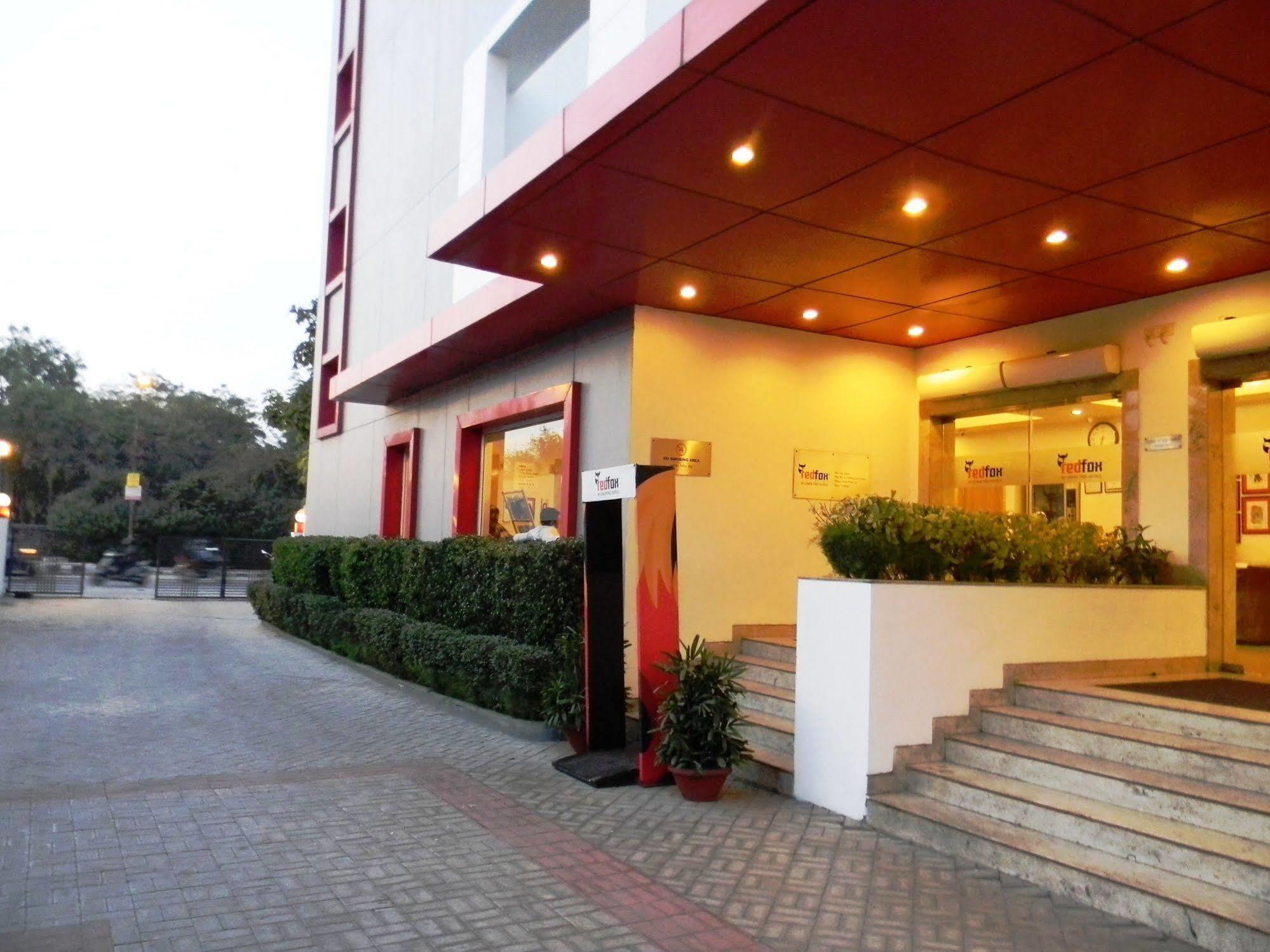 Red Fox By Lemon Tree Hotels, East Delhi Exterior photo