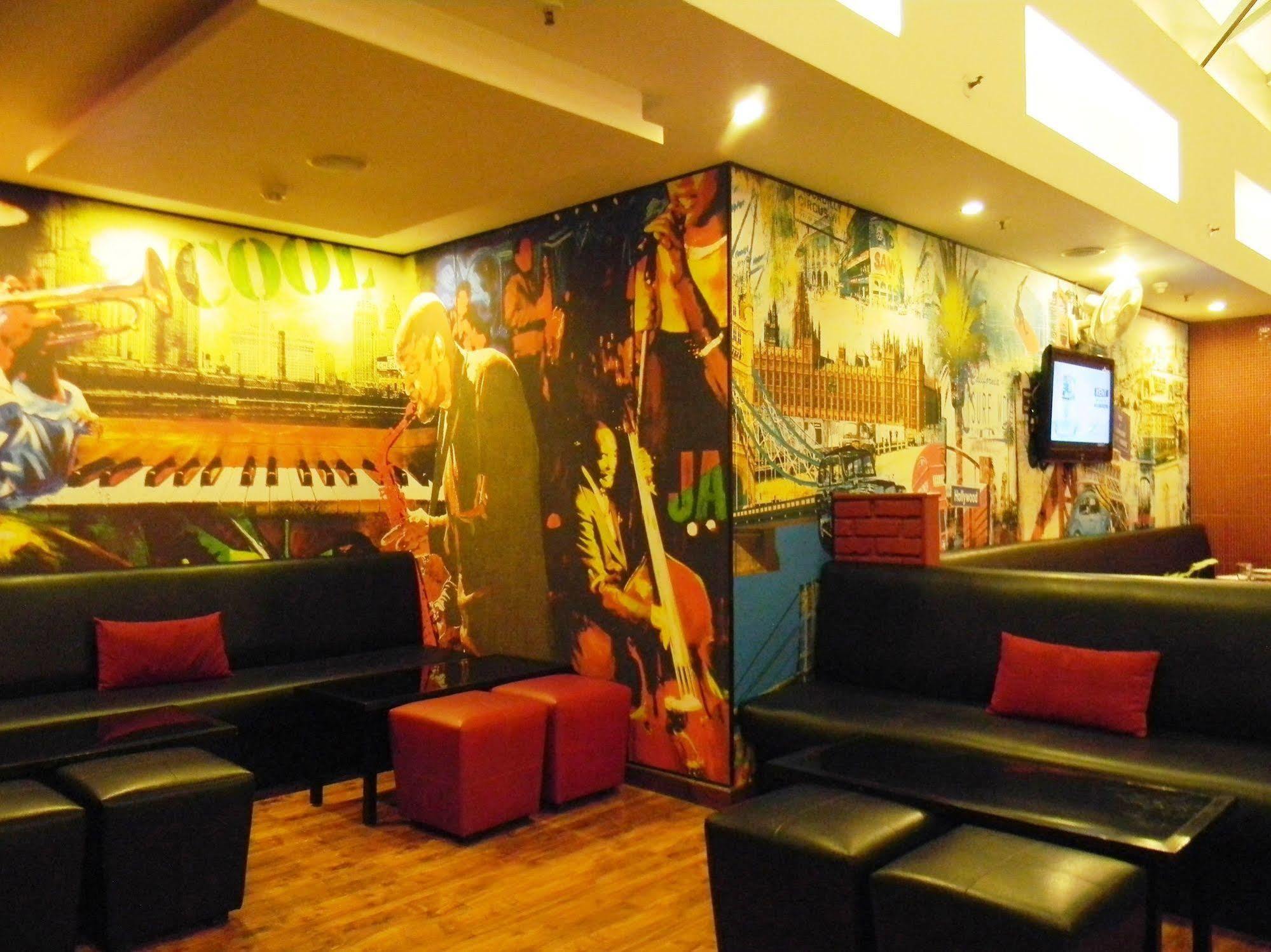 Red Fox By Lemon Tree Hotels, East Delhi Exterior photo