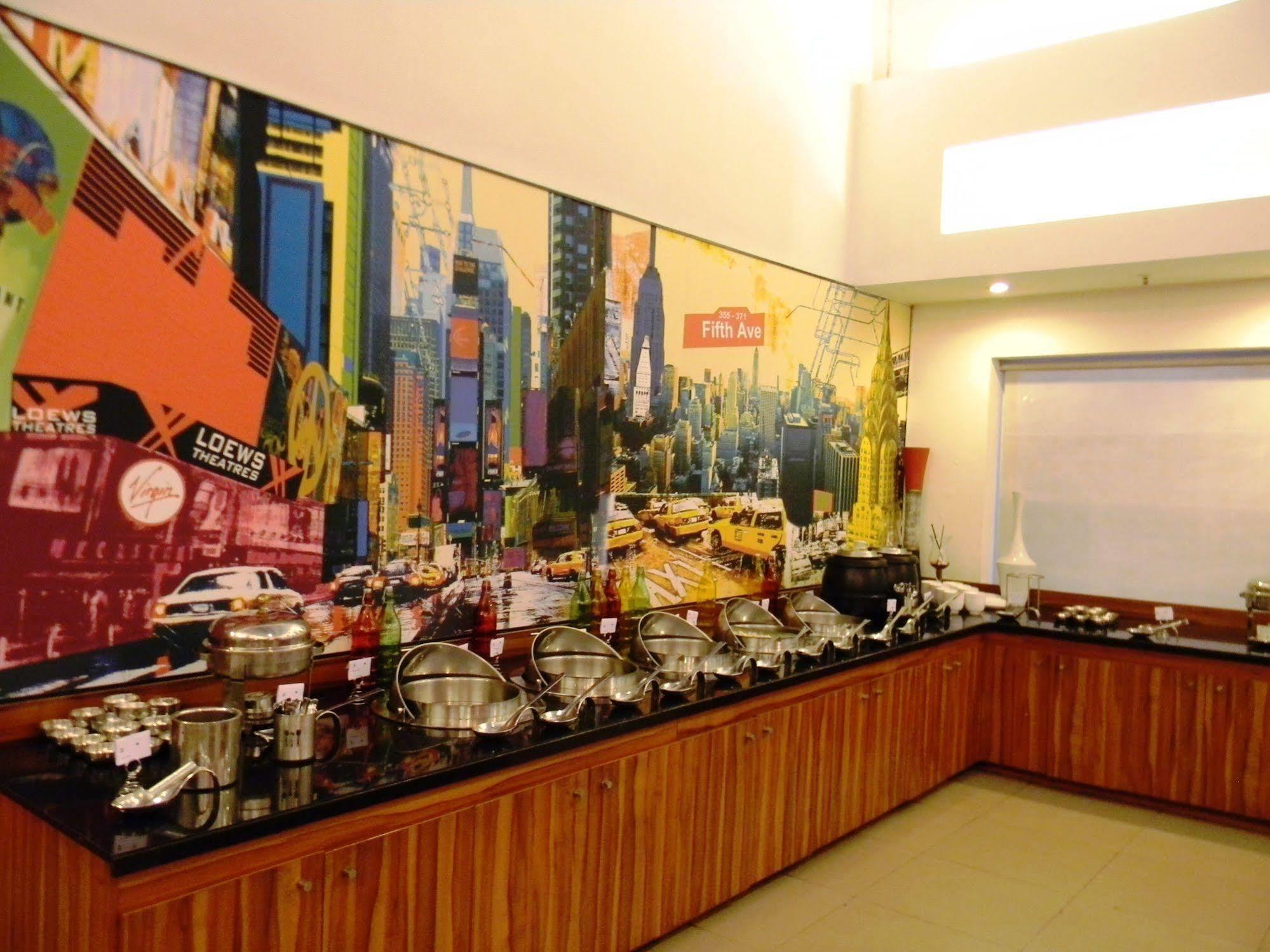 Red Fox By Lemon Tree Hotels, East Delhi Exterior photo