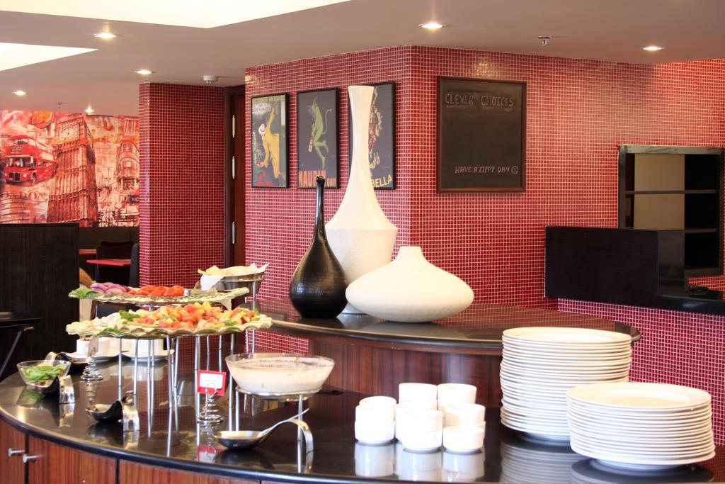 Red Fox By Lemon Tree Hotels, East Delhi Exterior photo