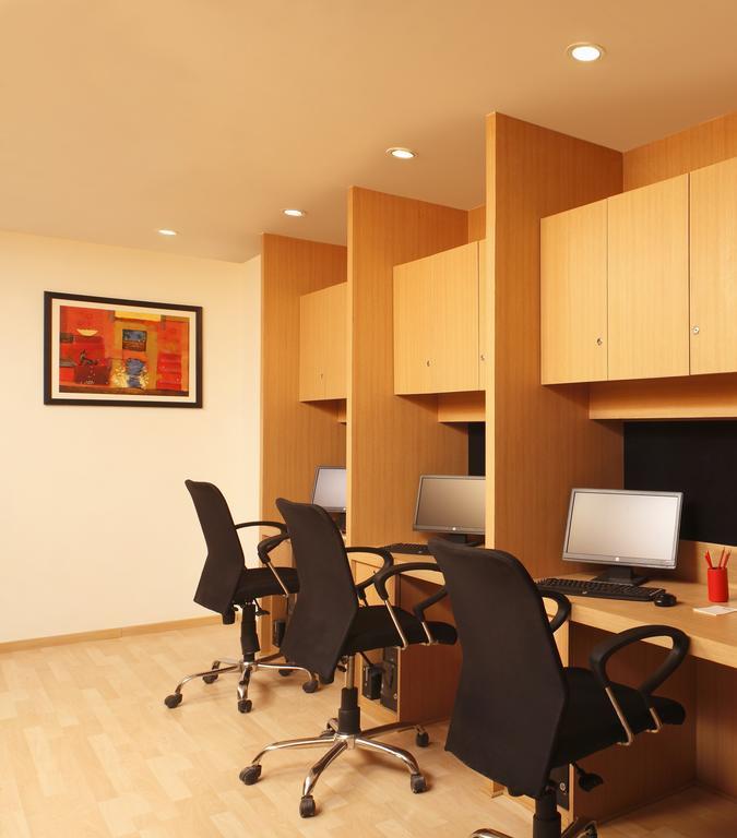 Red Fox By Lemon Tree Hotels, East Delhi Exterior photo